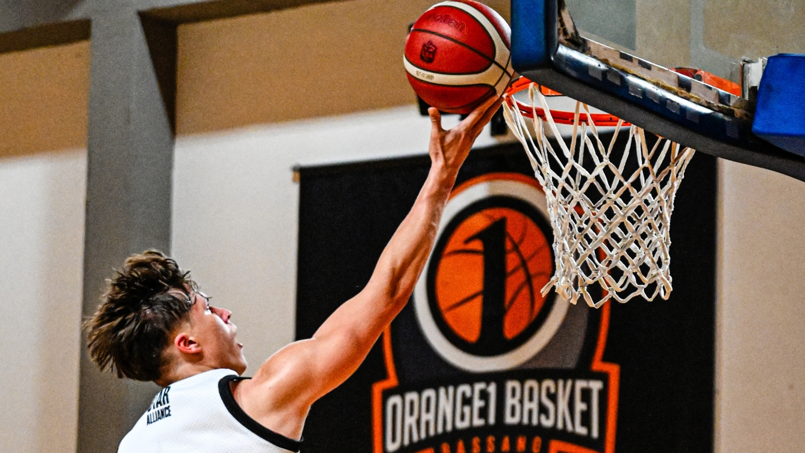 Aizpurs fastbreak layup for two point