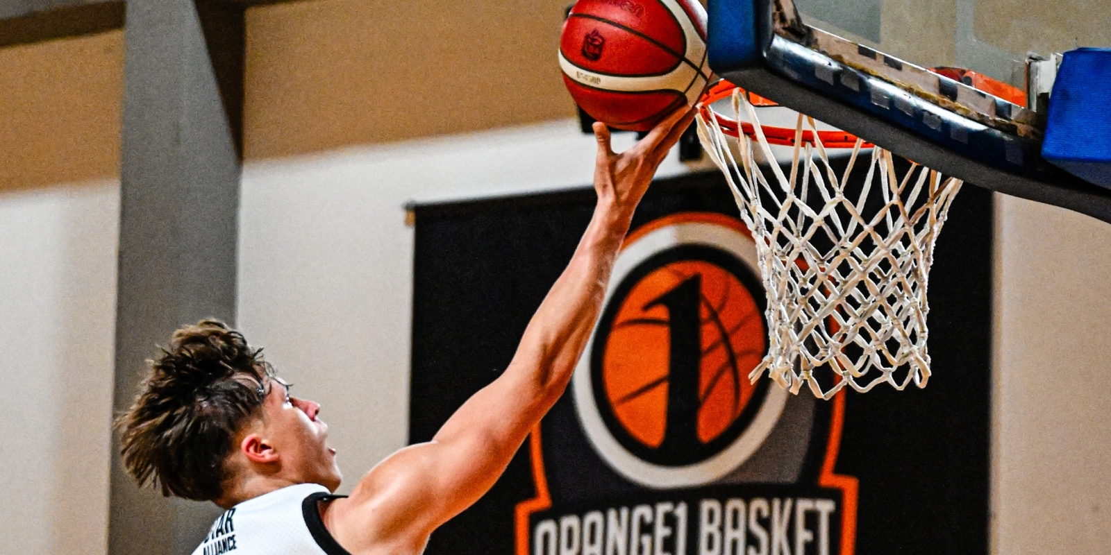 Aizpurs fastbreak layup for two point