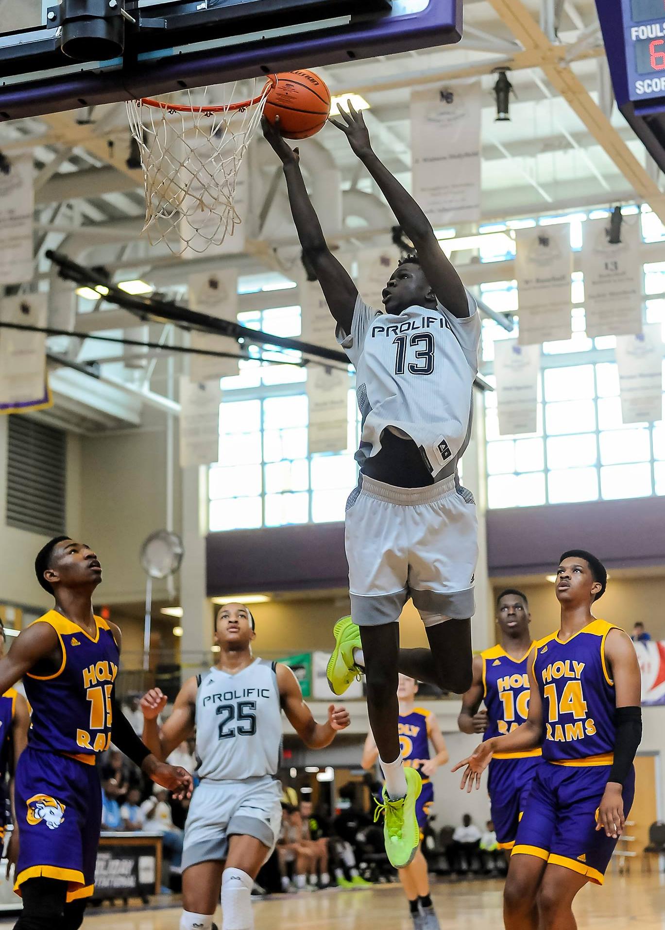 Kuany Kuany above the rim