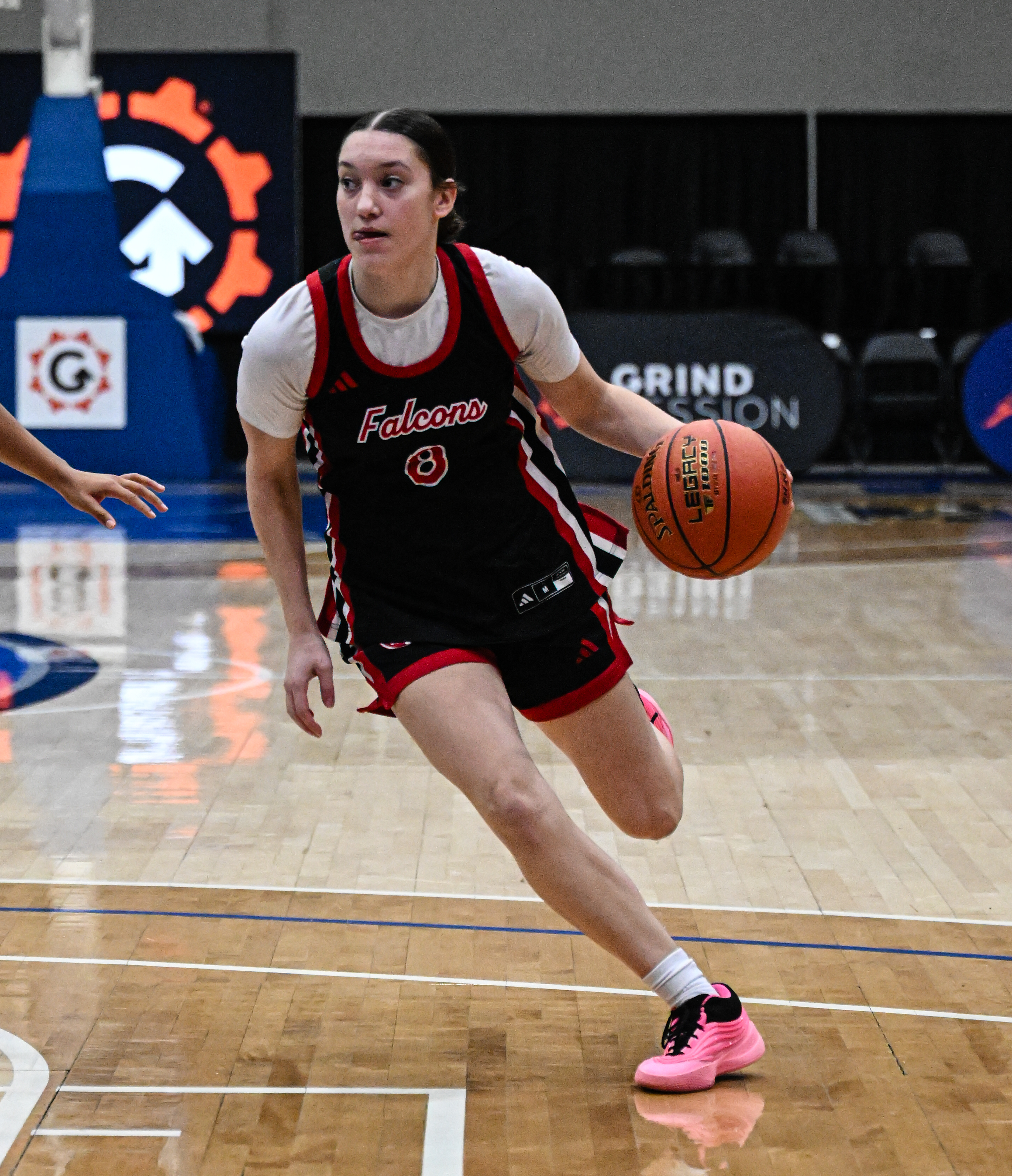 Portia Reisen with the dribble drive