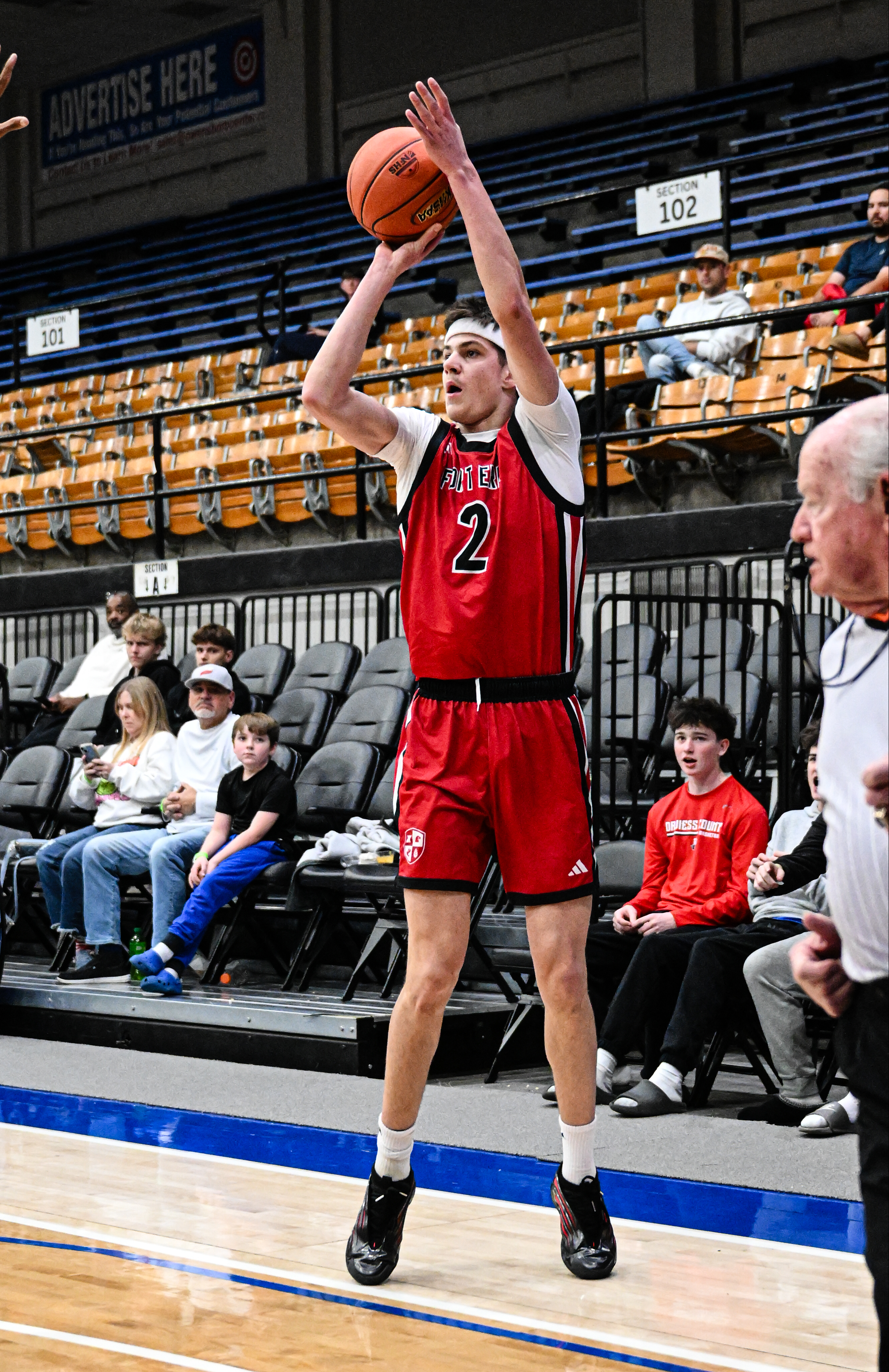 Eli Jolin hits a three from the corner baseline