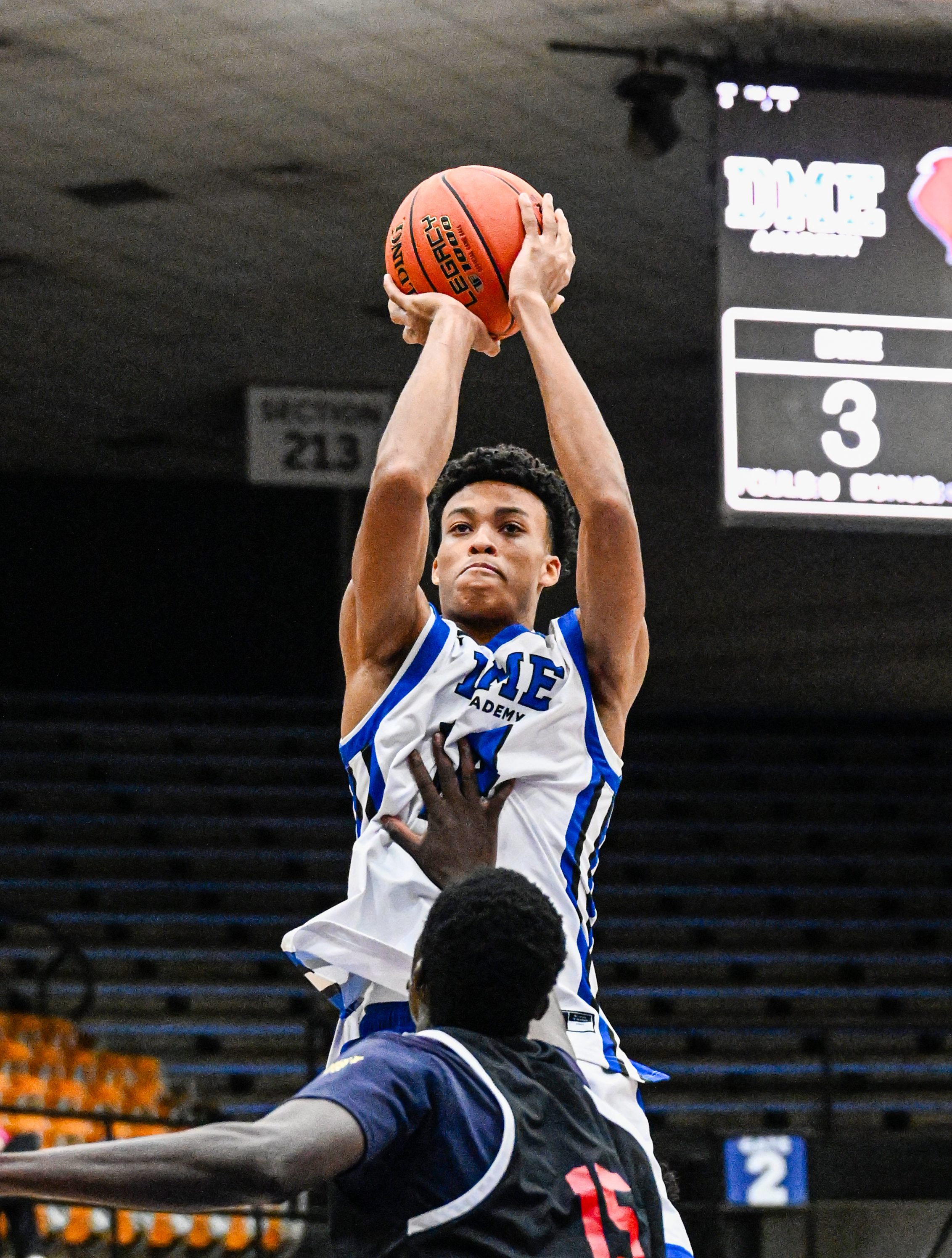 Ryan Hampton with the jumper for two