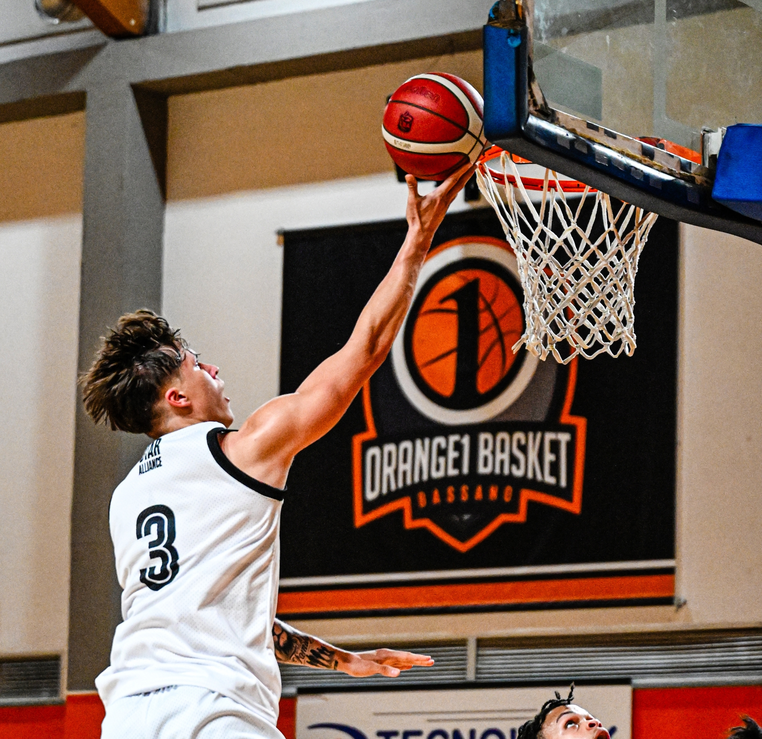 Aizpurs fastbreak layup for two point