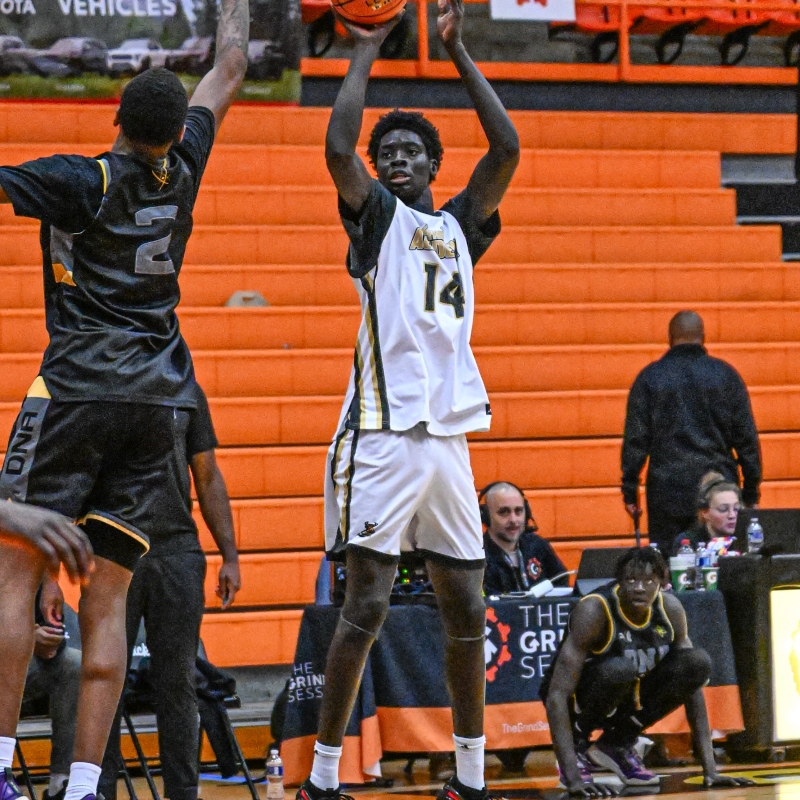 Fallilou Mbengue hits a three for Central Florida