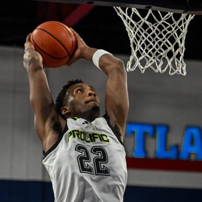 Darryn Peterson dunks for Prolific